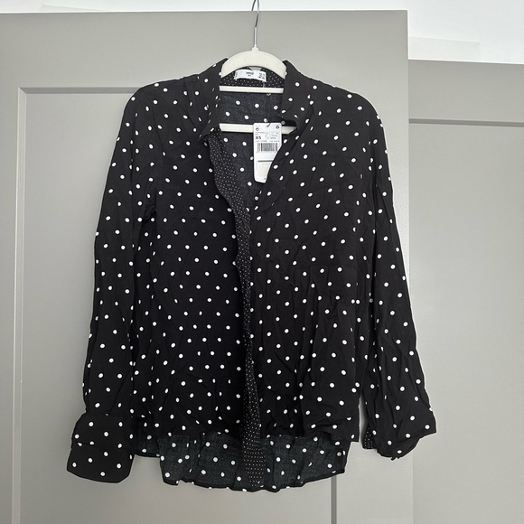 NWT Mango Polka Dot Flowy black blouse women XS - uniquely patterned dots - Picture 1 of 9